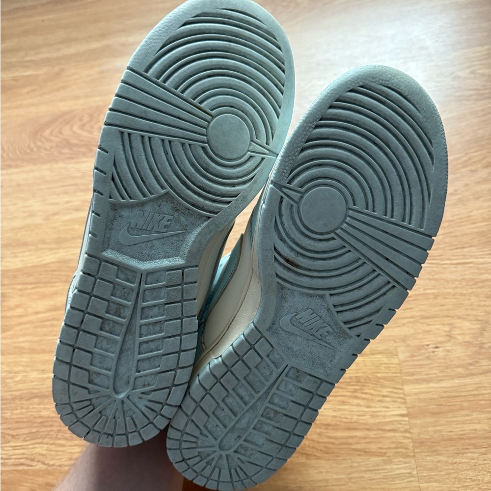 Nike Men’s Dunks - Picture 5 of 7